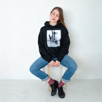 【NEW】Otter Hana Photo Hoodie – BLACK