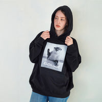 【NEW】Otter Hana Photo Hoodie – BLACK