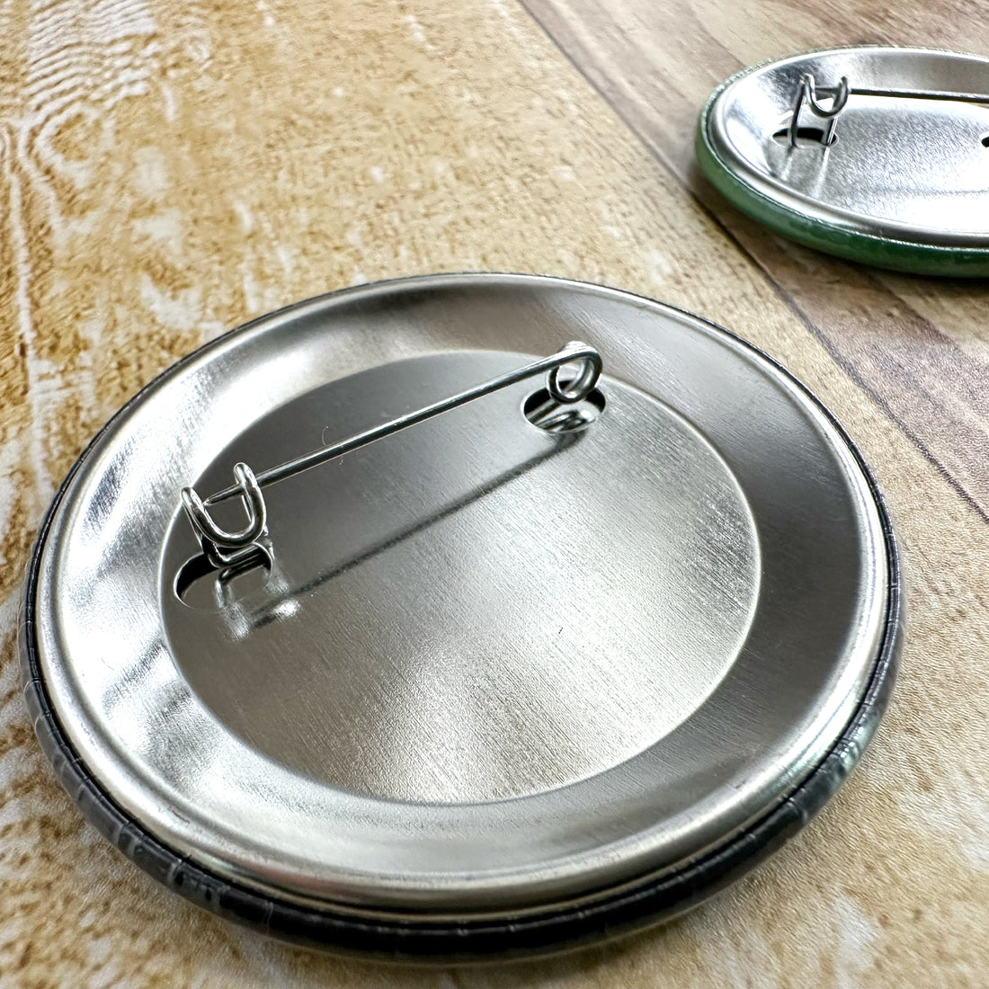 カワウソコタローとハナ 缶バッチ