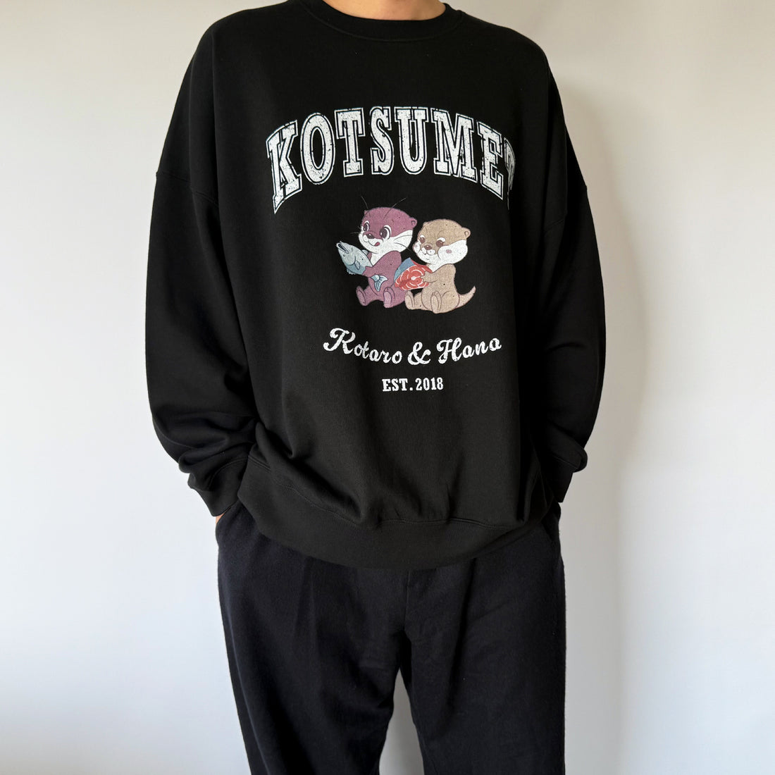 otter_sweatshirt_bk