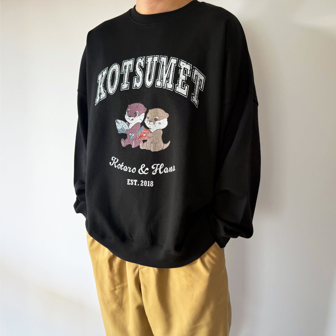 otter_sweatshirt_bk
