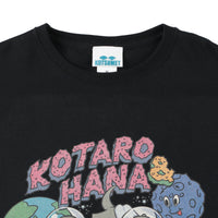 カワウソコタローとハナの宇宙Tシャツの襟元