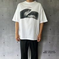 KOTARO&HANA「CUDDLING OTTERS 」 T-SHIRT