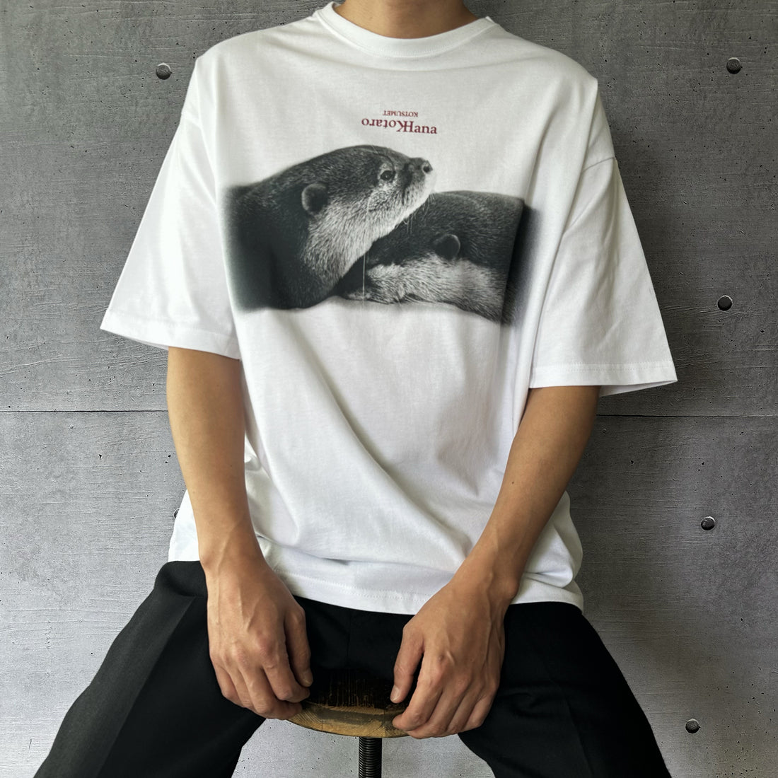 KOTARO&HANA「CUDDLING OTTERS 」 T-SHIRT