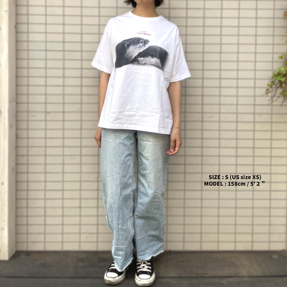 カワウソコタロー&ハナ 「CUDDLING OTTERS」Tシャツ