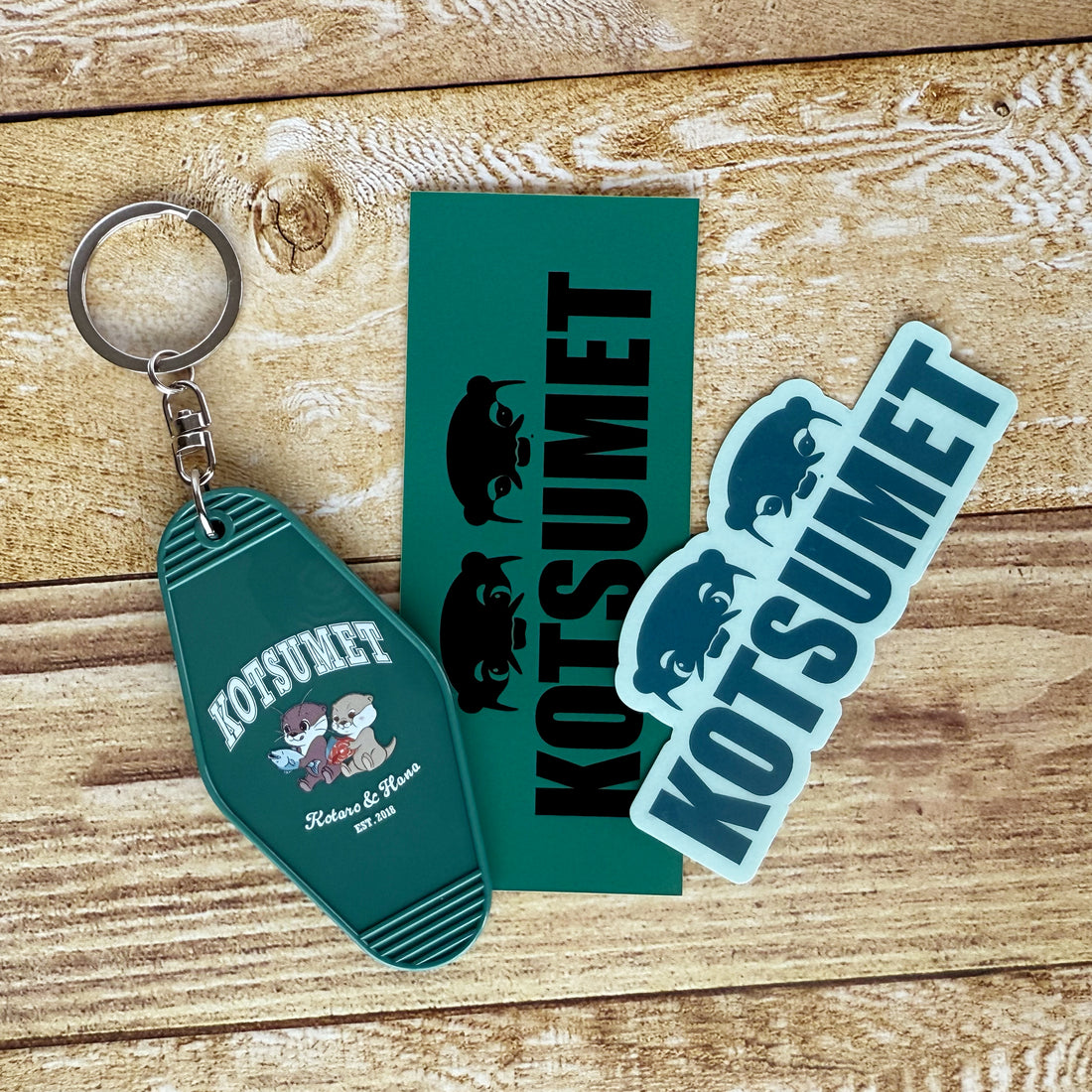 【NEW】OTTER KOTARO&HANA MOTEL KEYCHAIN - GREEN