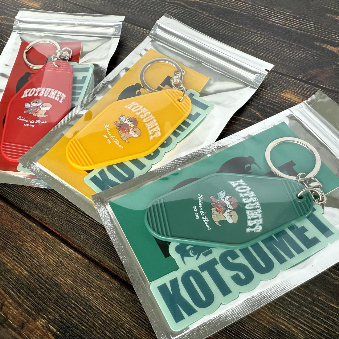 【NEW】OTTER KOTARO&HANA MOTEL KEYCHAIN - GREEN