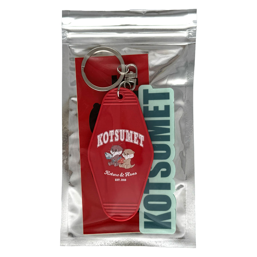 【NEW】OTTER KOTARO&HANA MOTEL KEYCHAIN - RED