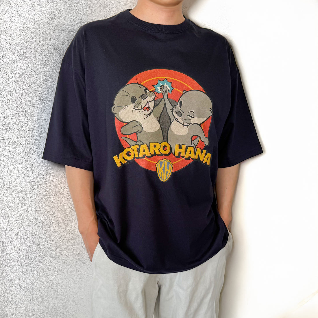 【再入荷】カワウソコタロー&ハナ Tシャツ「HIGH-FIVE」NAVY