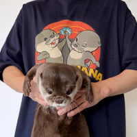 再入荷】カワウソコタロー&ハナ Tシャツ「HIGH-FIVE」NAVY – KOTSUMET