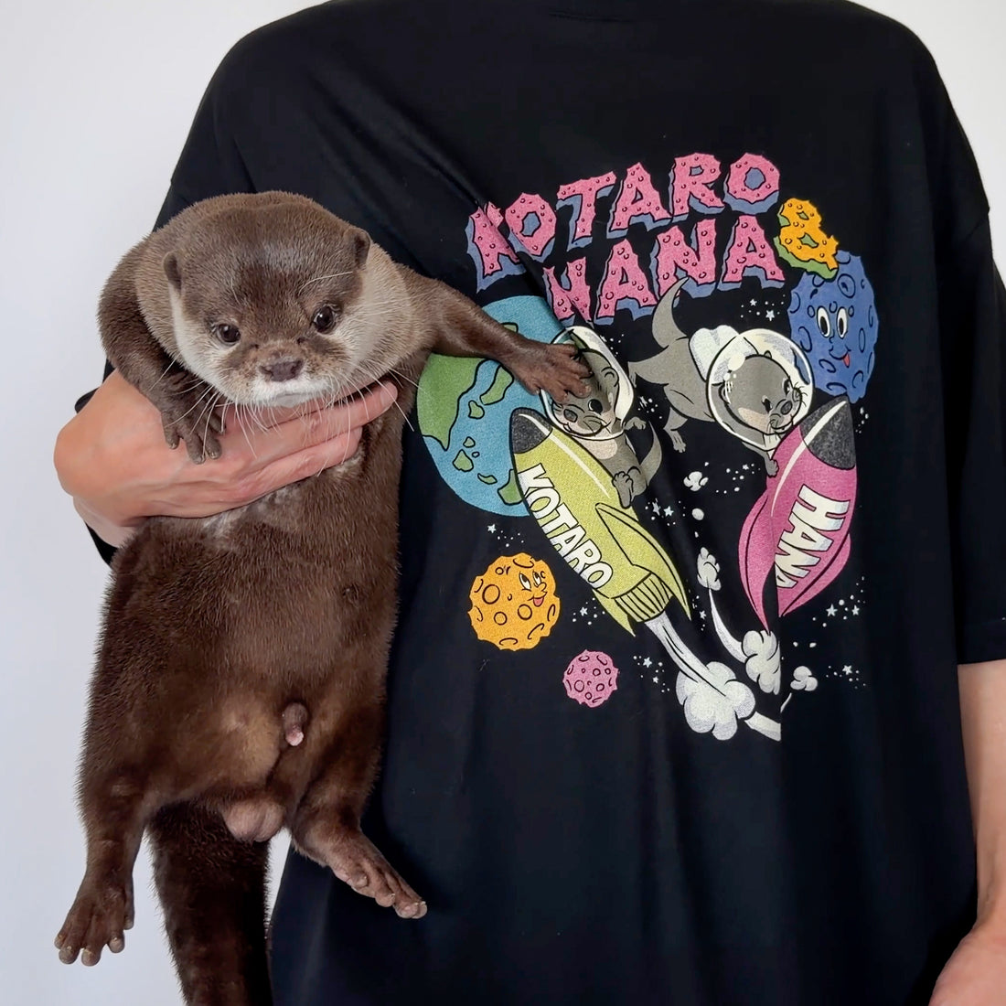 【再入荷】コタロー&ハナ Tシャツ「SPACE OTTERS」