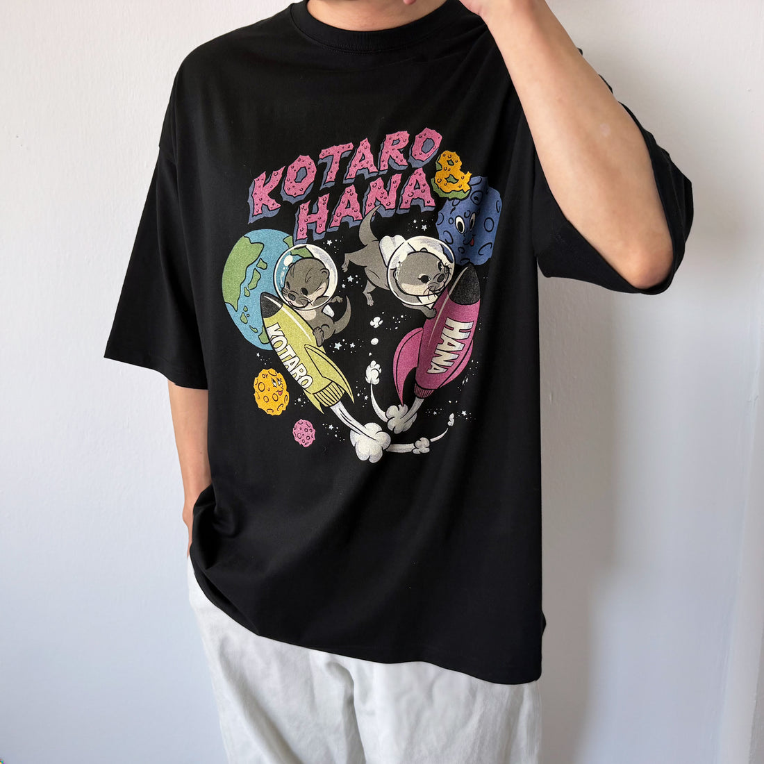 【再入荷】コタロー&ハナ Tシャツ「SPACE OTTERS」