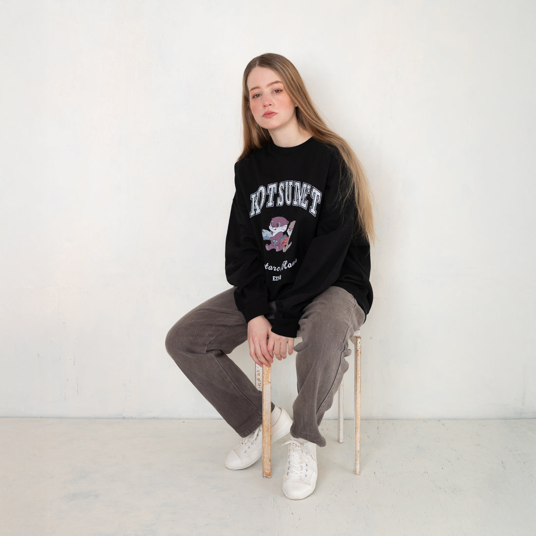 otter_sweatshirt_bk