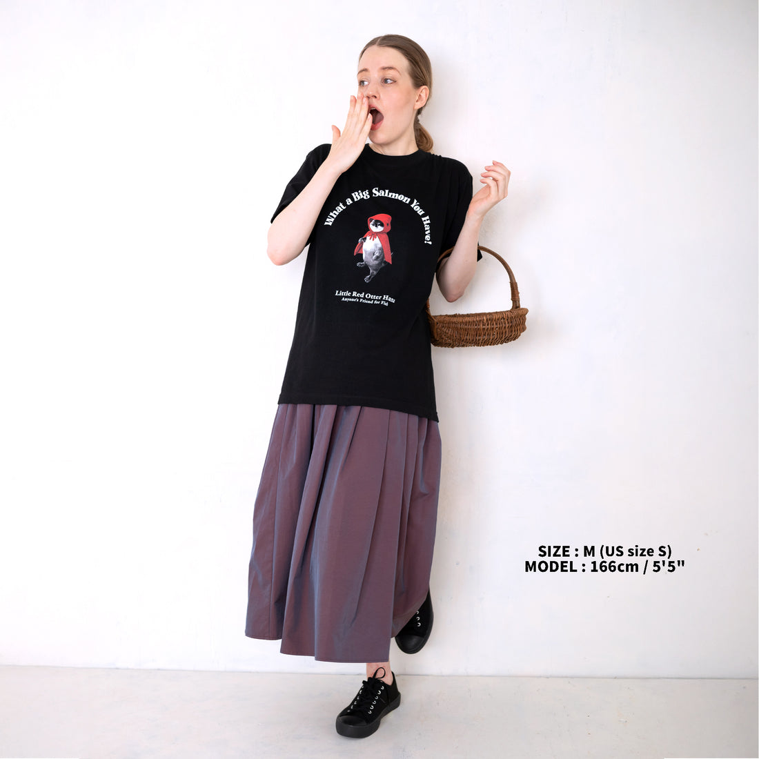【NEW】Little Red Otter Hana T-Shirt – Black