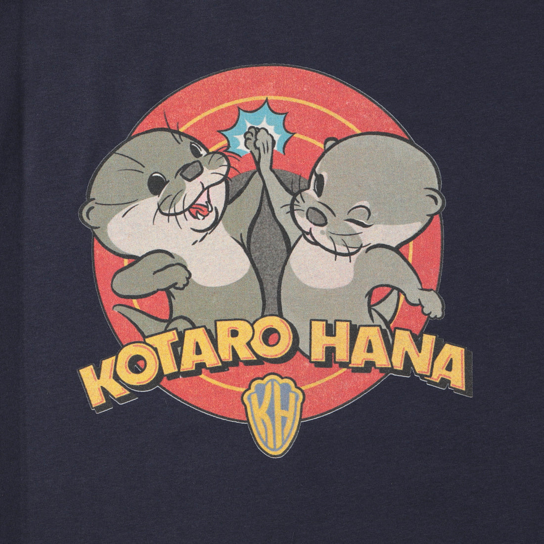 カワウソコタローとハナのハイタッチTシャツプリント部